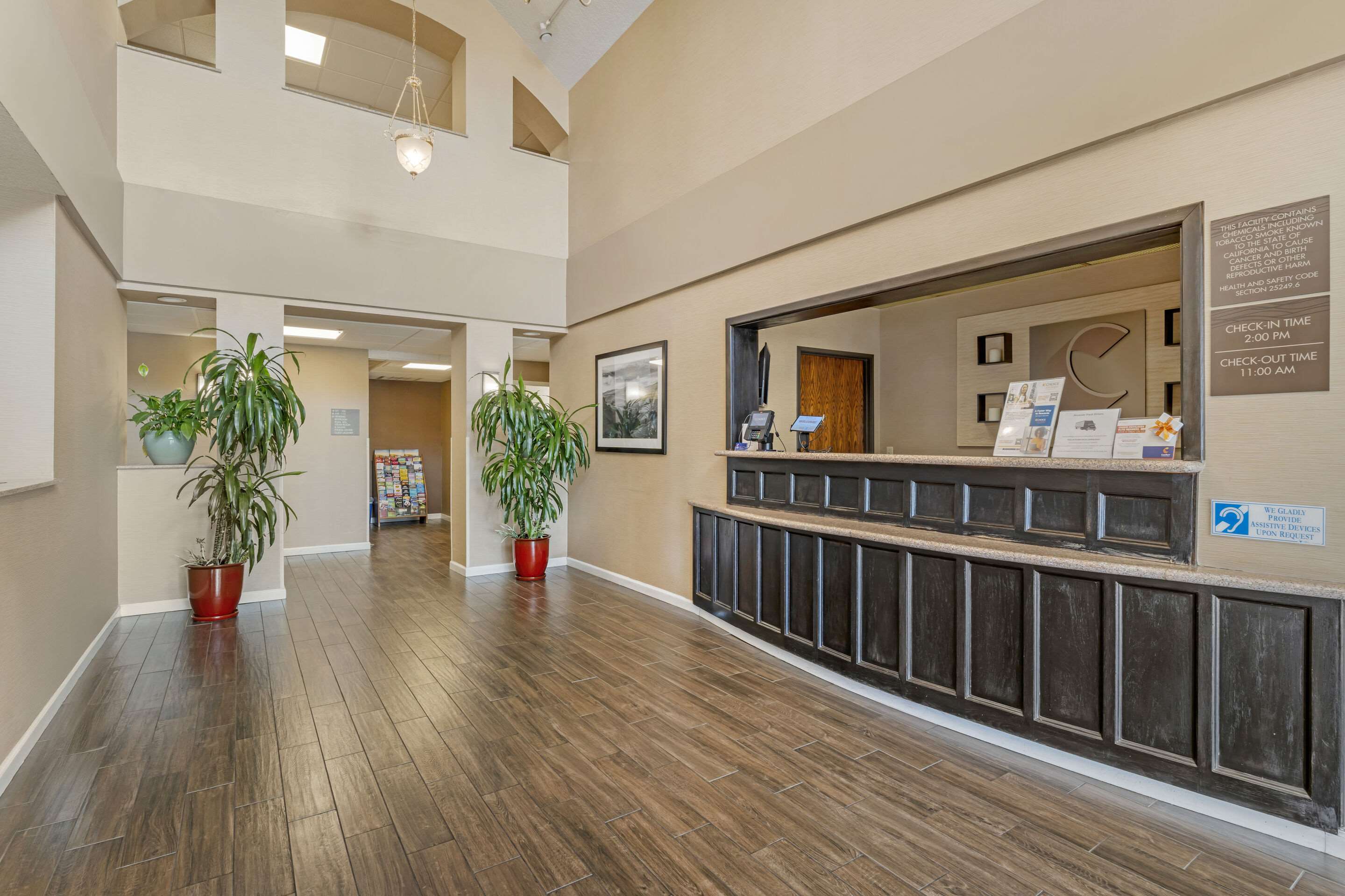 Hotel lobby | Comfort Inn Lathrop - Stockton Airport