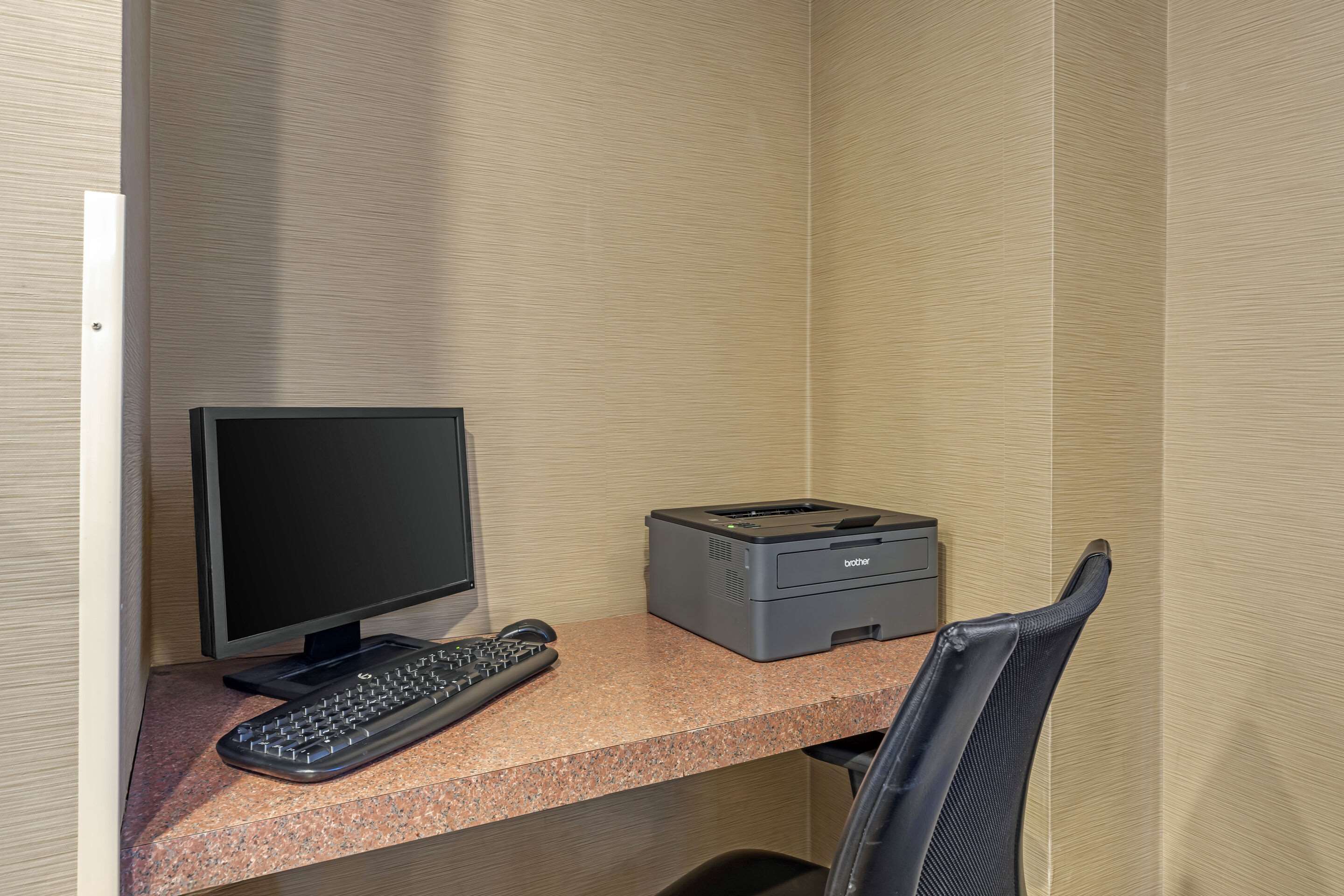 Business center | Comfort Inn Lathrop - Stockton Airport