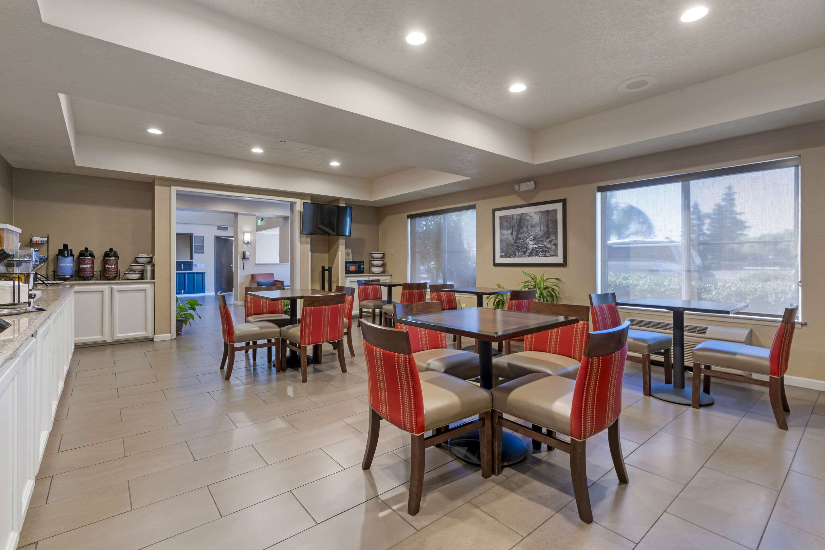 Breakfast area | Comfort Inn Lathrop - Stockton Airport