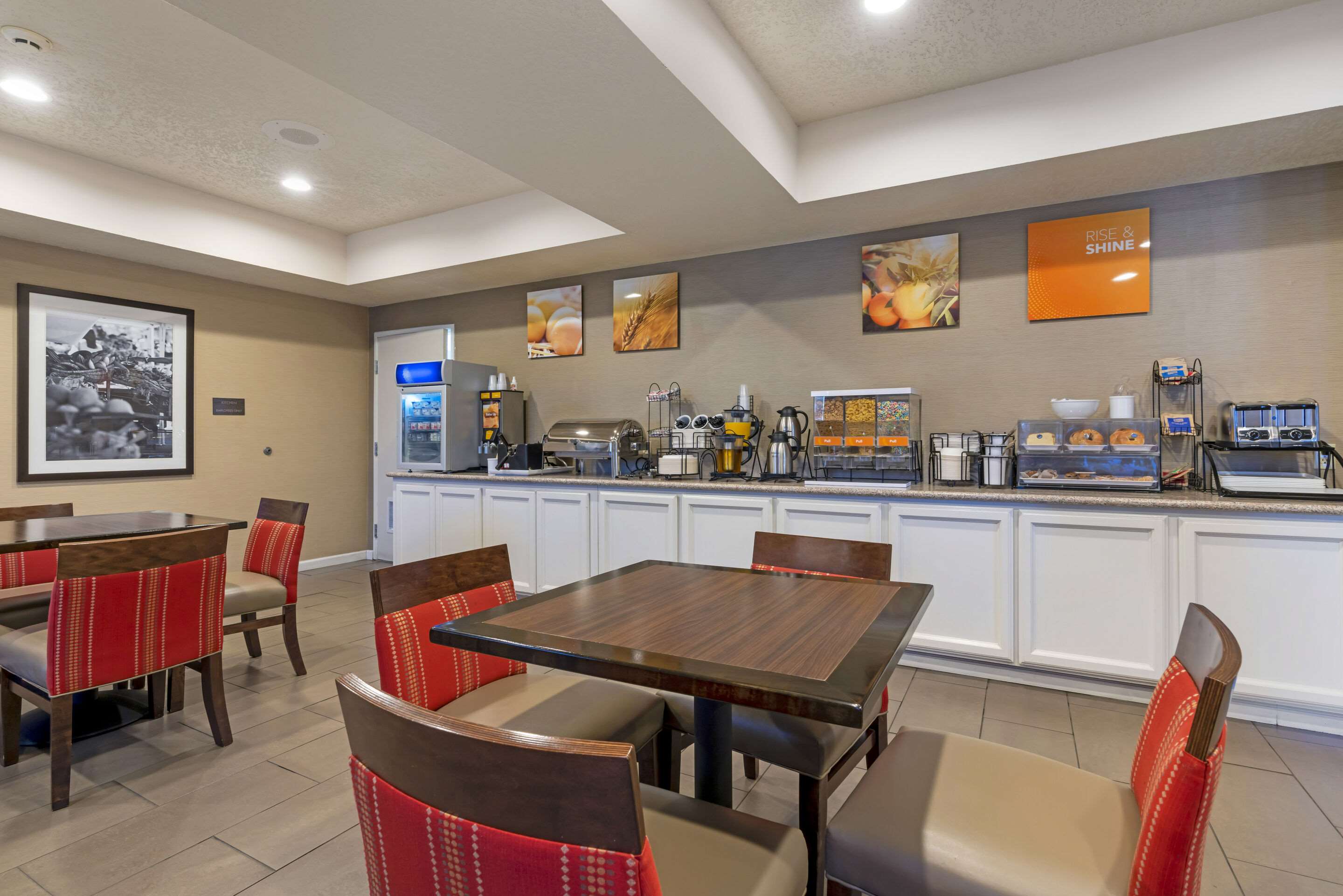 Breakfast area | Comfort Inn Lathrop - Stockton Airport