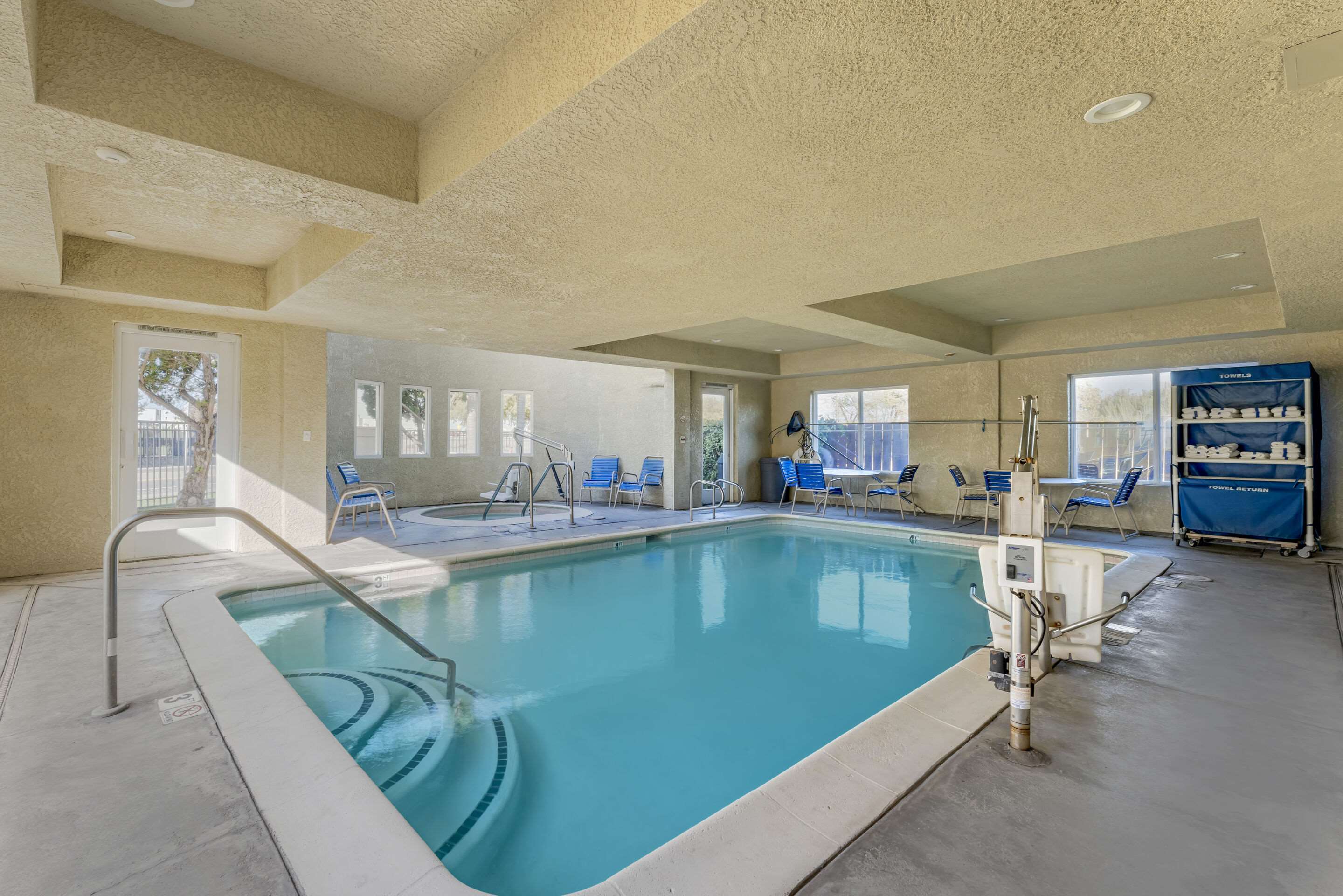 Indoor pool | Comfort Inn Lathrop - Stockton Airport
