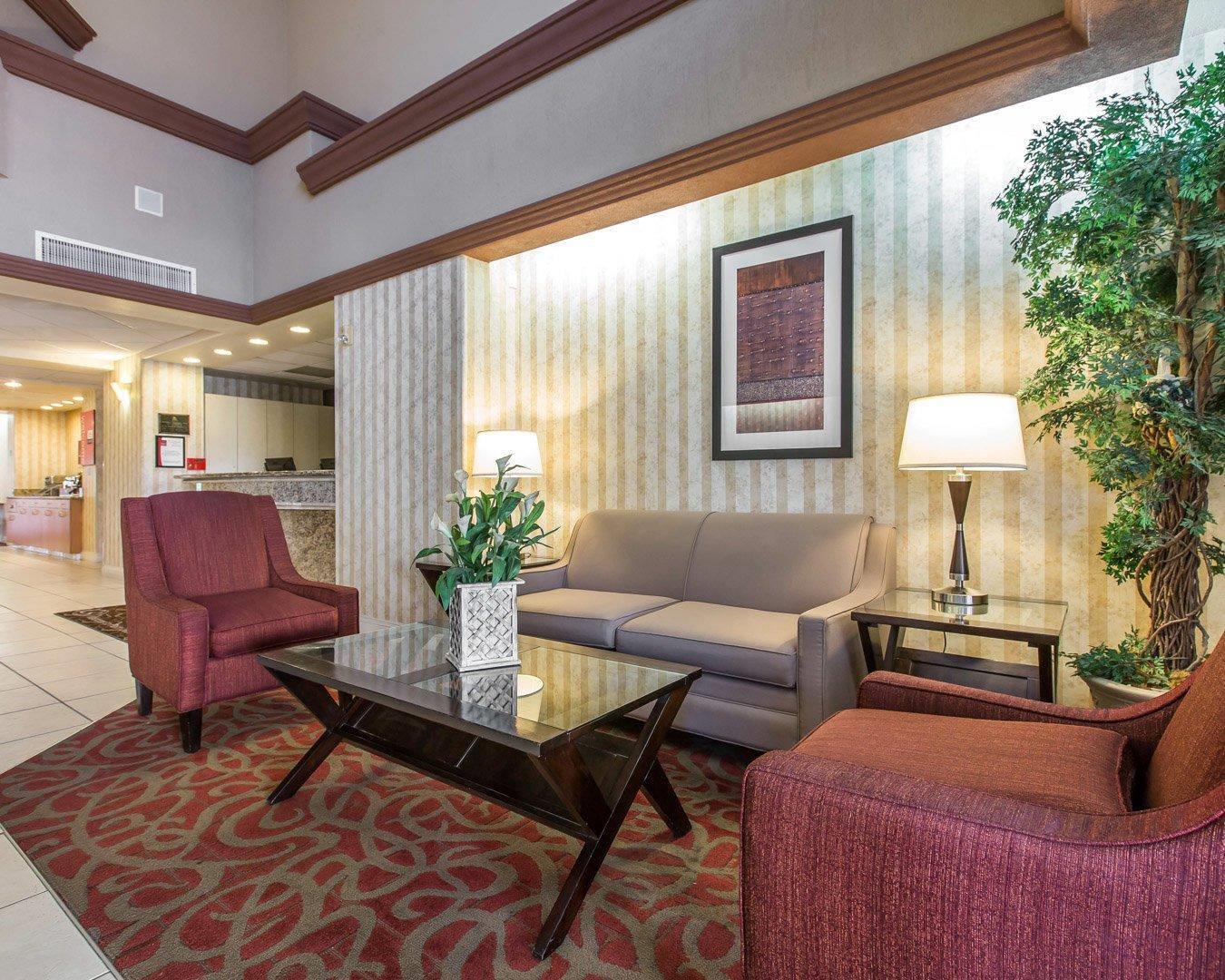 Sitting area | Comfort Suites Palm Desert I-10