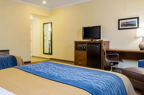  - Comfort Inn Monterey Airport