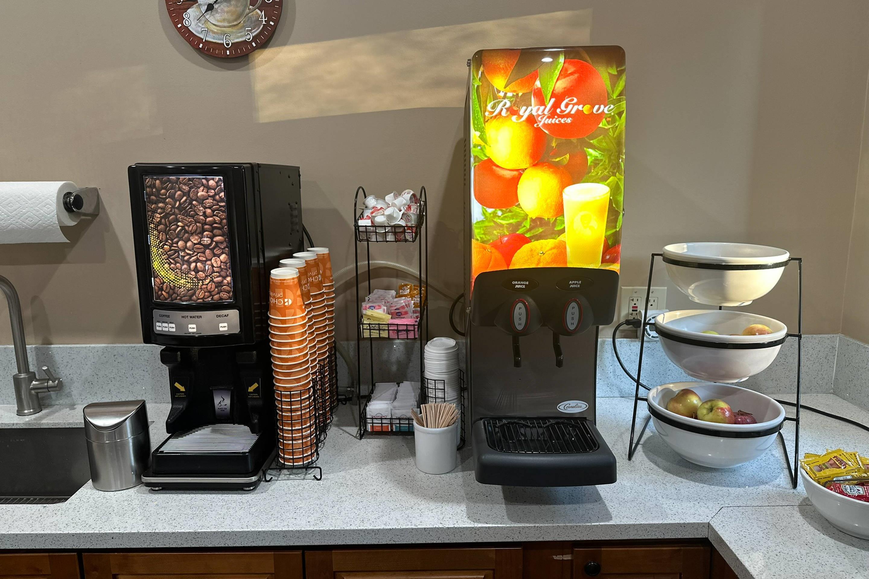 Breakfast area | Comfort Inn Monterey Peninsula Airport