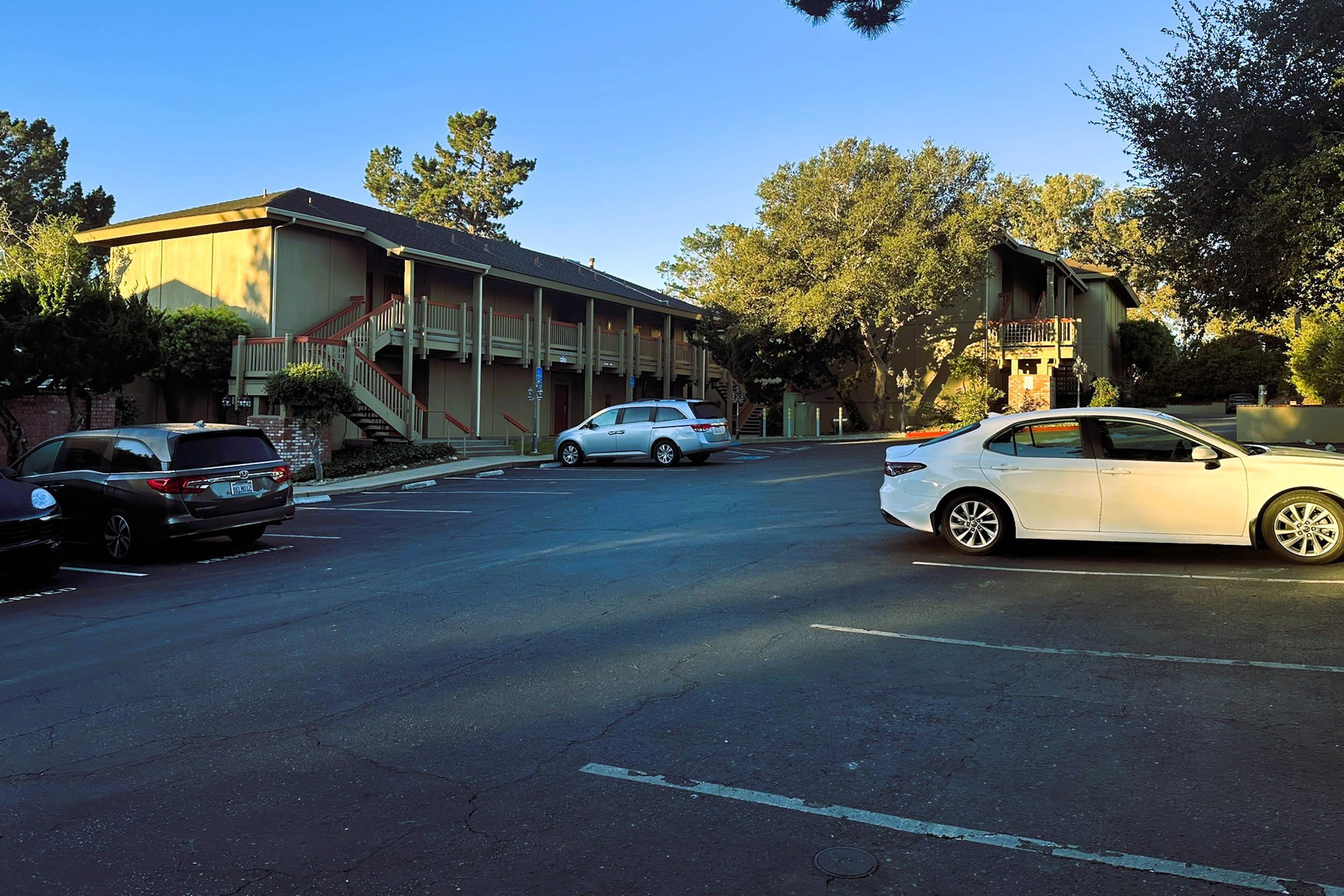 Parking | Comfort Inn Monterey Peninsula Airport