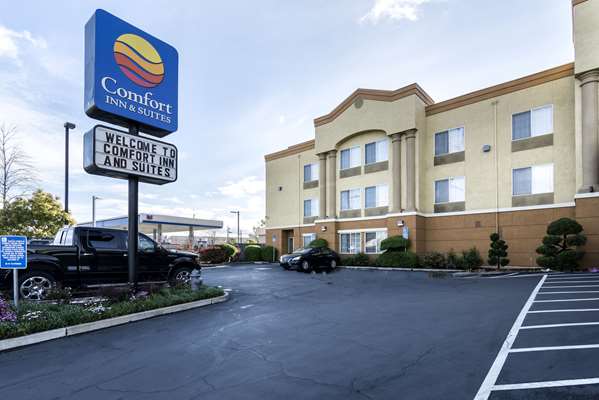 Amenities - Comfort Inn & Suites Sacramento