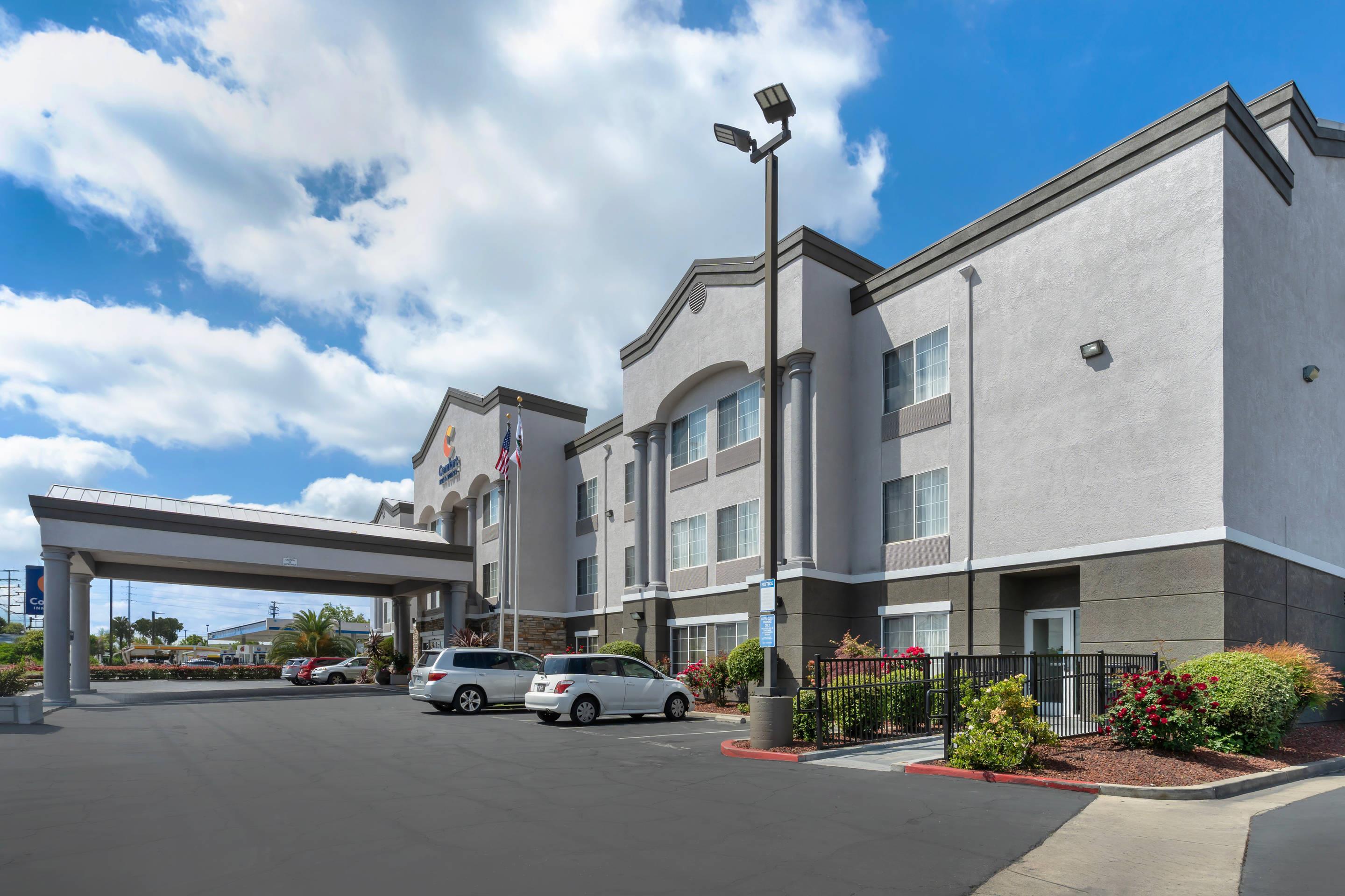 Hotel exterior | Comfort Inn & Suites Sacramento - University Area