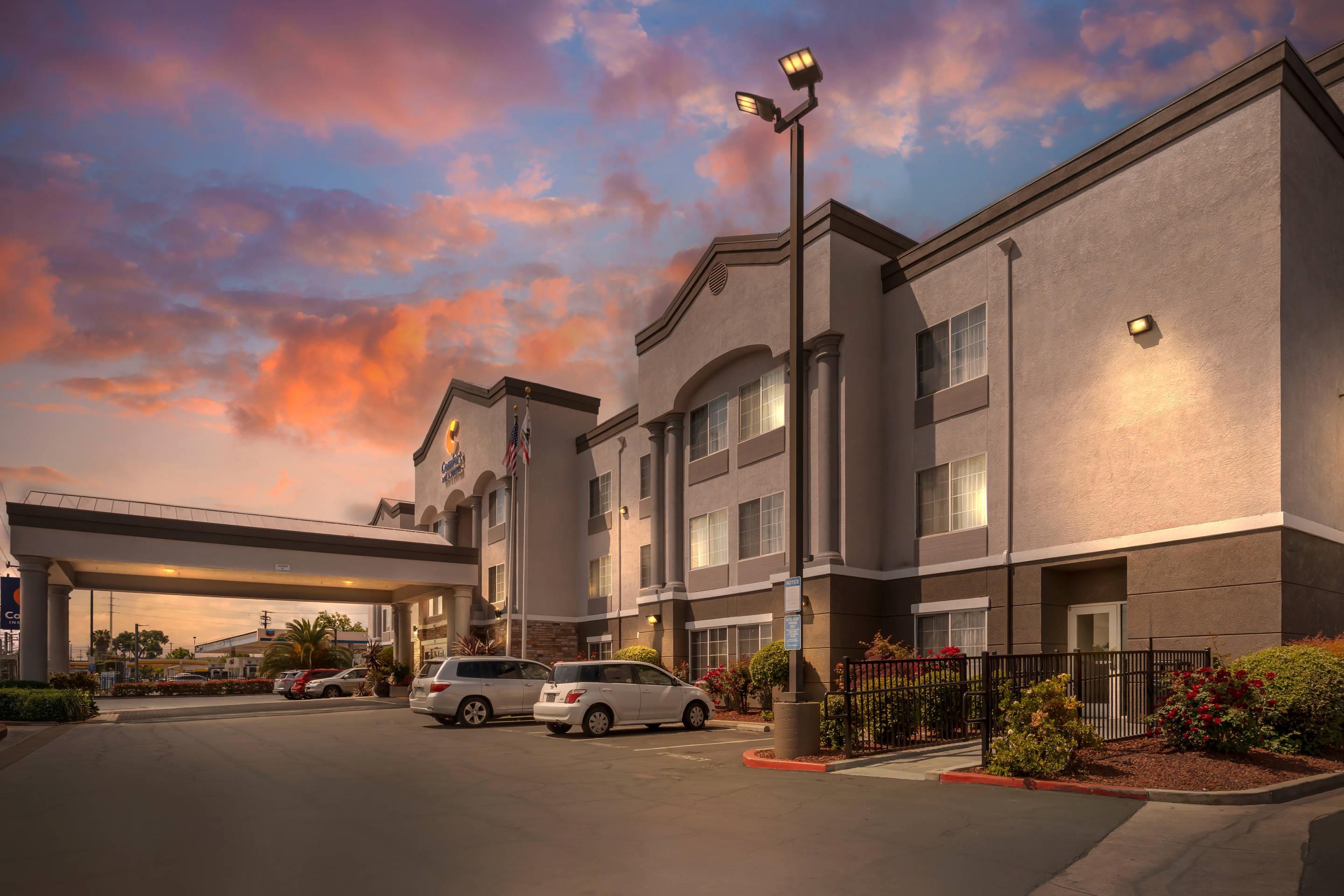 Hotel at night | Comfort Inn & Suites Sacramento - University Area