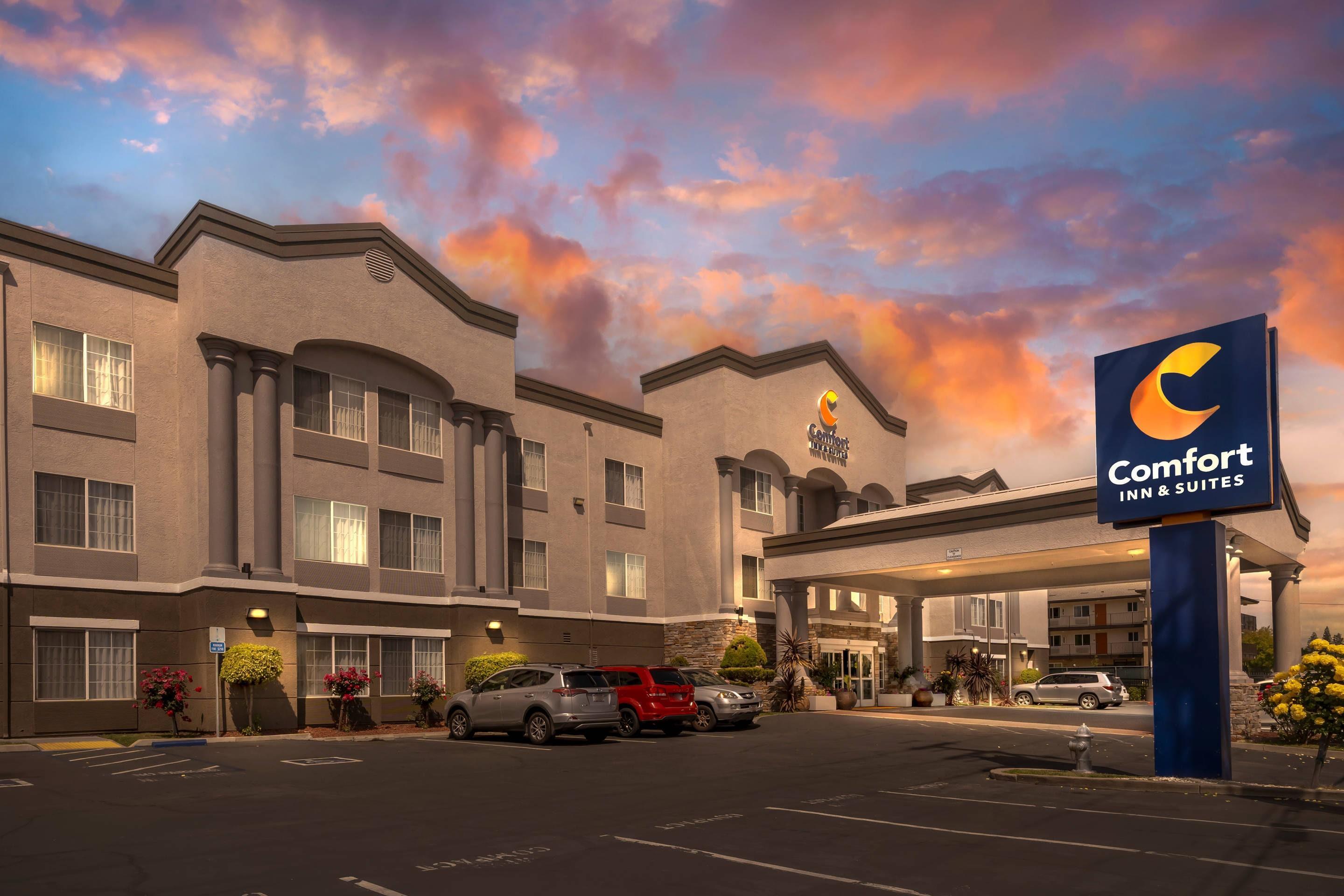 Hotel at night | Comfort Inn & Suites Sacramento - University Area