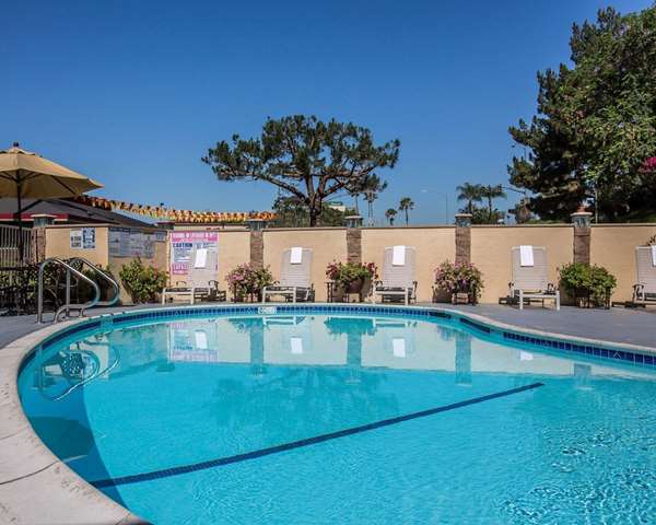 Pool - Quality Inn Ontario