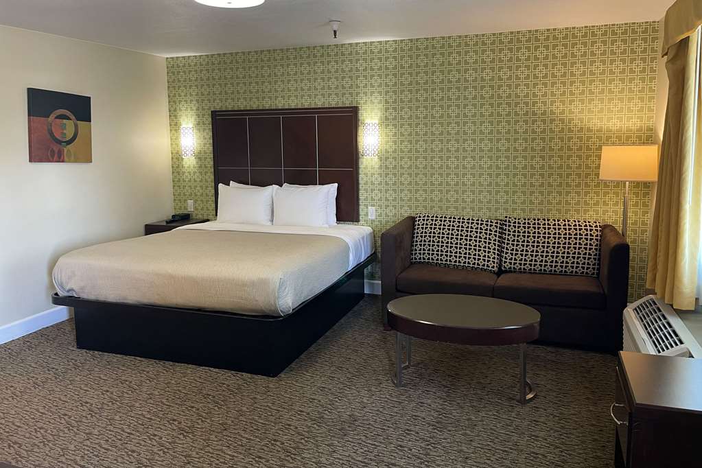QUALITY INN ONTARIO AIRPORT CONVENT-guestroom-Guest Room,Suite,On-Site.jpg