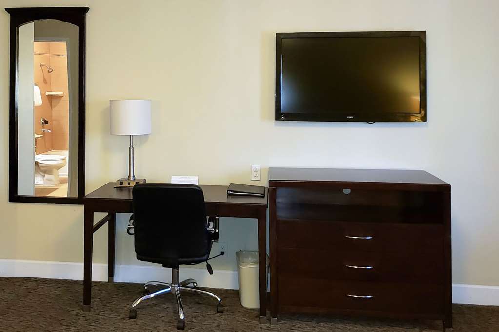 QUALITY INN ONTARIO AIRPORT CONVENT-guestroom-Guest Room,On-Site.jpg