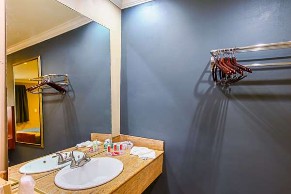  - Econo Lodge San Bernardino