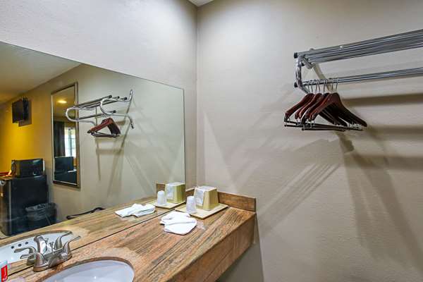  - Econo Lodge San Bernardino