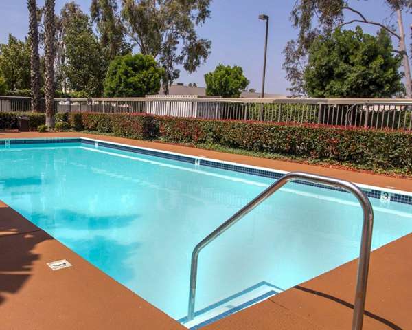 Pool - Quality Inn UC Riverside