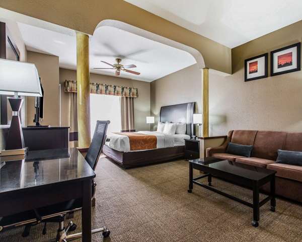 Suite - Comfort Suites Bakersfield