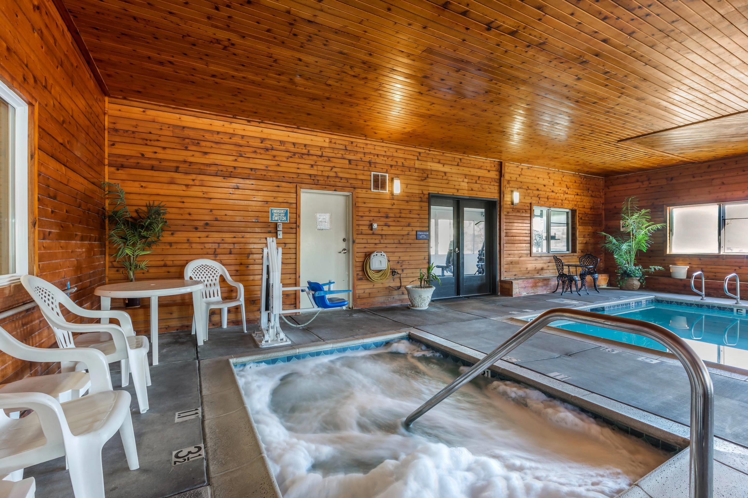 Indoor pool with hot tub | Comfort Inn & Suites Murrieta Temecula Wine Country