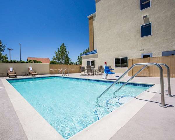 Pool - Comfort Suites Victorville - I-15, Exit 147