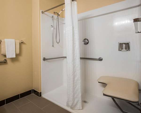  - Comfort Suites Victorville - I-15, Exit 147