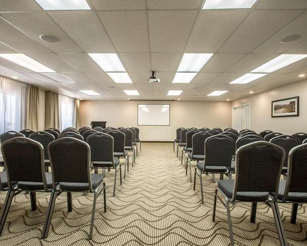  - Comfort Suites Victorville - I-15, Exit 147