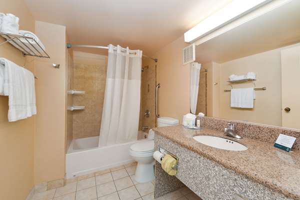  - Quality Inn & Suites Walnut - CA 60, Exit 21