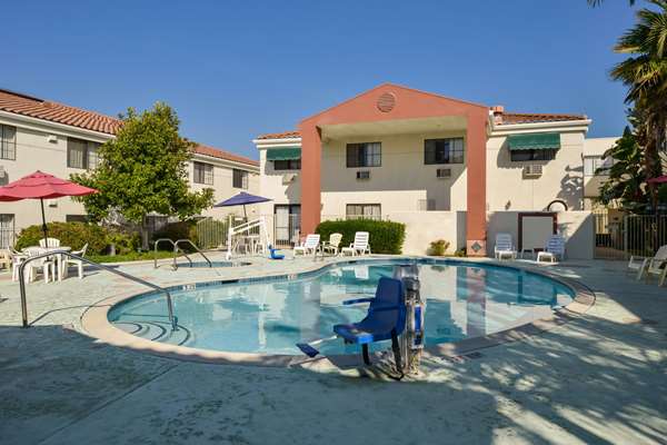 Pool - Quality Inn & Suites Walnut - CA 60, Exit 21