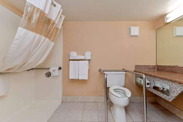  - Quality Inn & Suites Walnut - CA 60, Exit 21