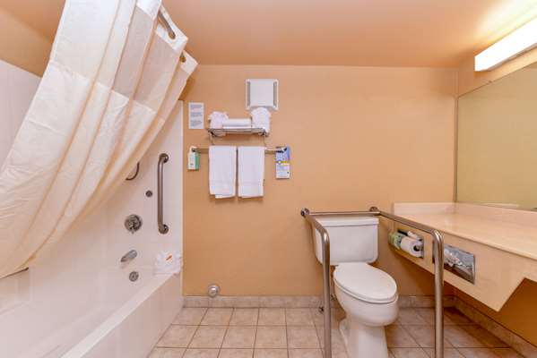  - Quality Inn & Suites Walnut - CA 60, Exit 21