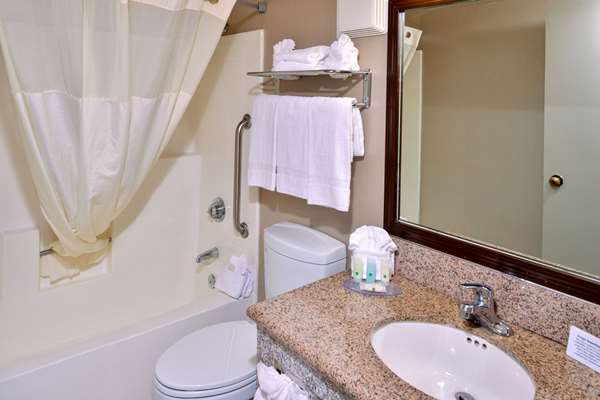  - Quality Inn & Suites Walnut - CA 60, Exit 21
