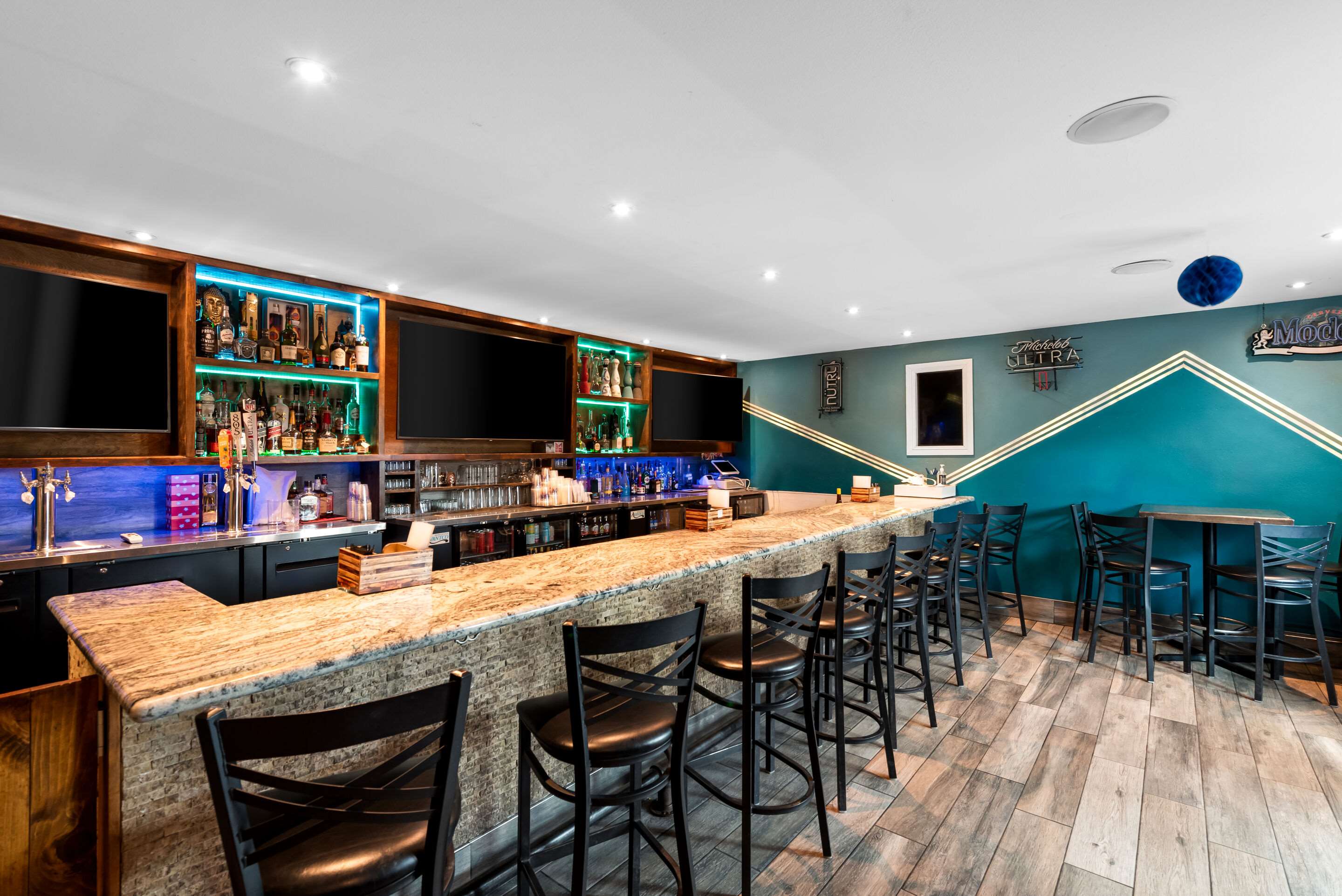 Bar | Comfort Inn & Suites El Centro I - 8