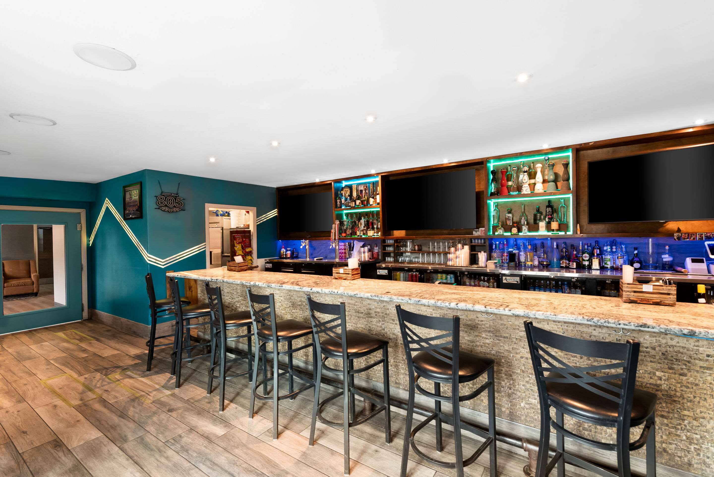 Bar | Comfort Inn & Suites El Centro I - 8