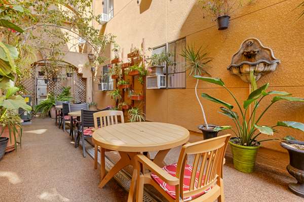 Pool - Comfort Inn Gaslamp Convention Center San Diego