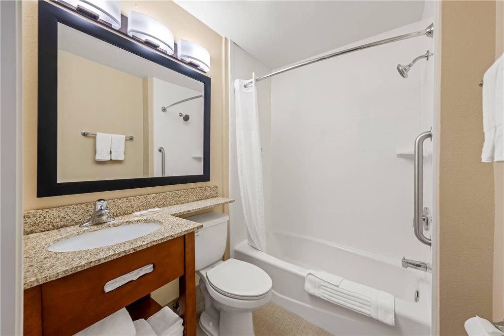 COMFORT INN AND SUITES SALINAS CITY-guestroom-Guest Room,Bathroom,On-Site.jpg