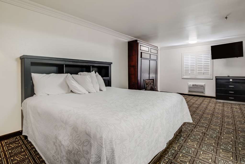 RODEWAY INN OLD TOWN TEMECULA-guestroom-Guest Room,Suite,On-Site.jpg