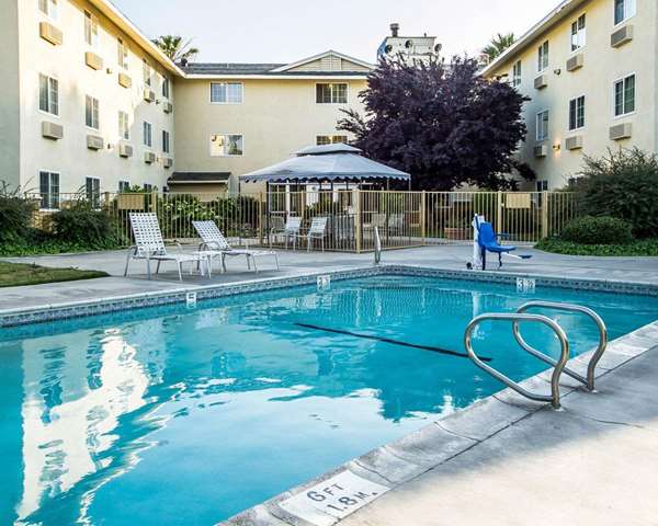 Pool - Comfort Inn Modesto