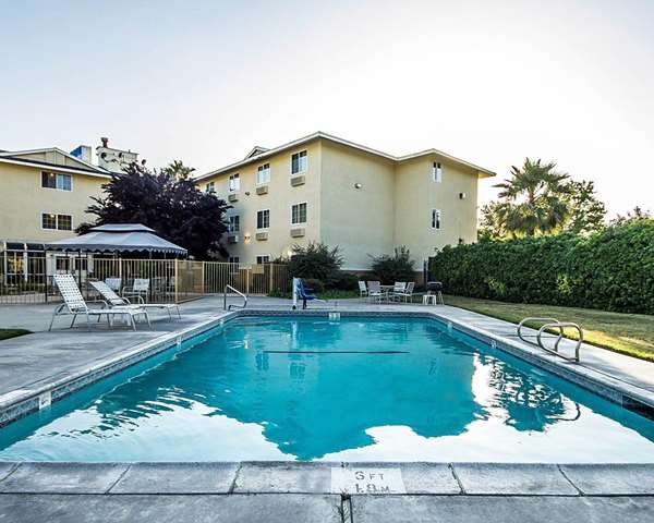 Pool - Comfort Inn Modesto