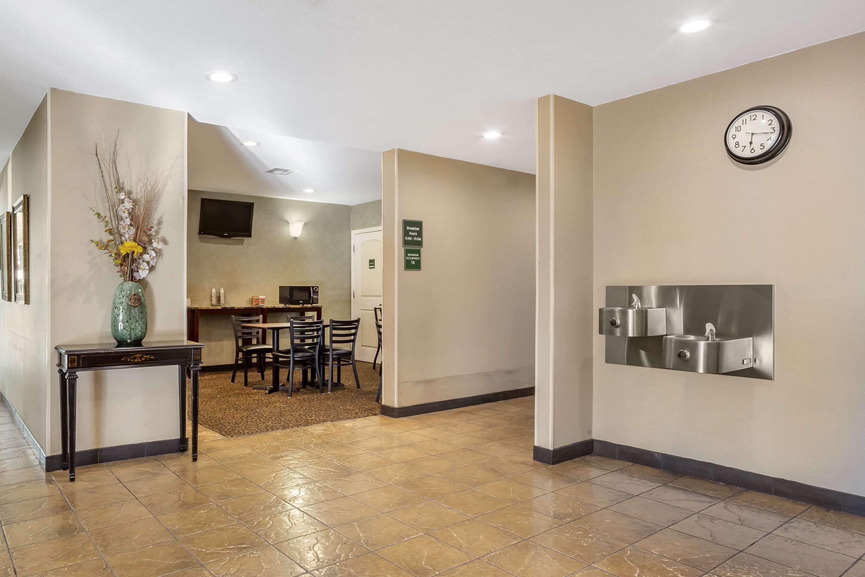 Lobby | Quality Inn & Suites