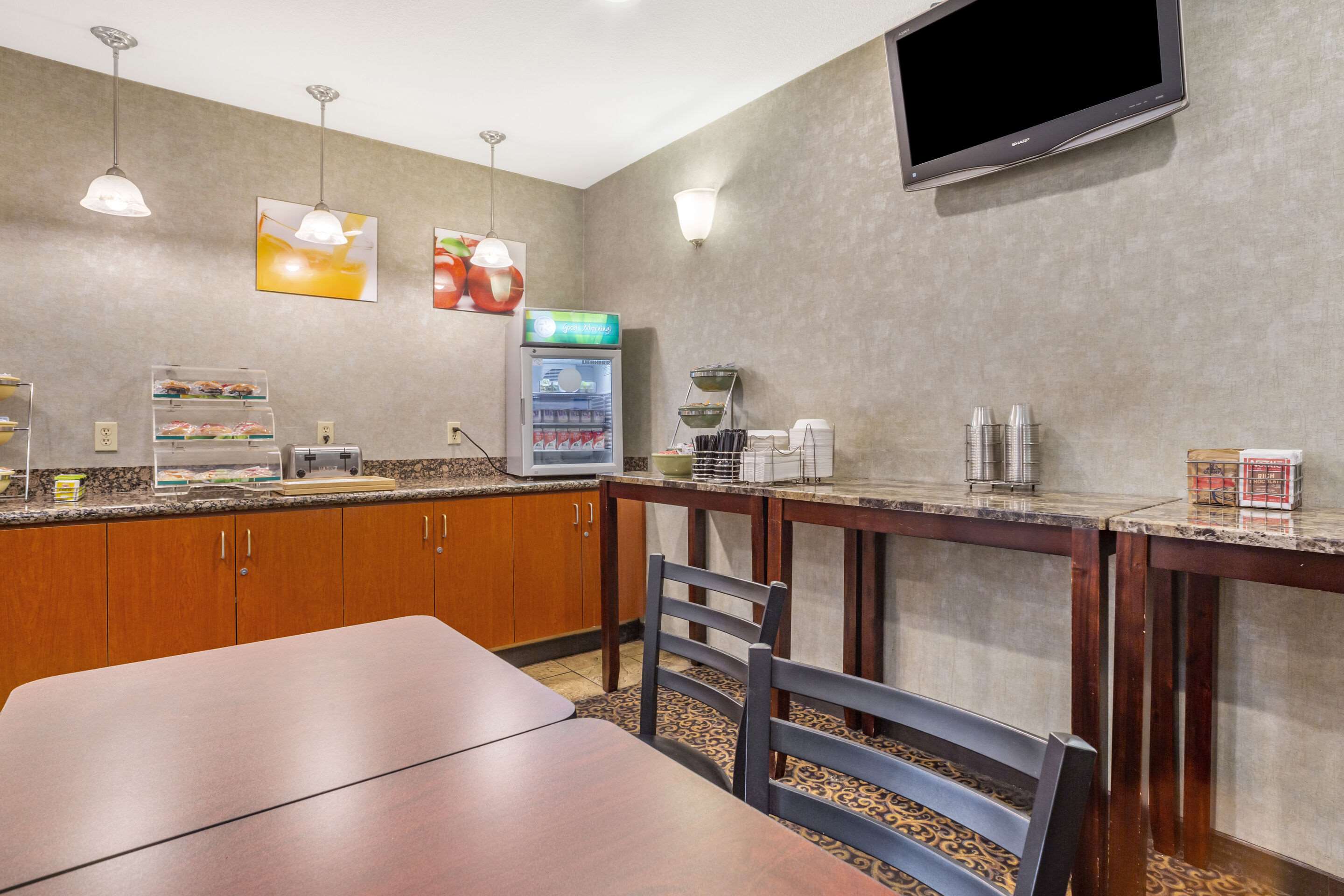 Breakfast area | Quality Inn & Suites