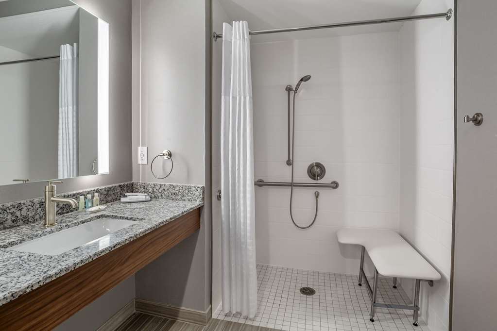QUALITY INN AND SUITES LIVERMORE WI-guestroom-Guest Room,Bathroom,On-Site.jpg
