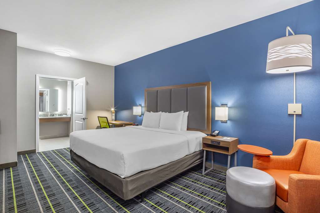 QUALITY INN AND SUITES LIVERMORE WI-guestroom-Guest Room,On-Site.jpg