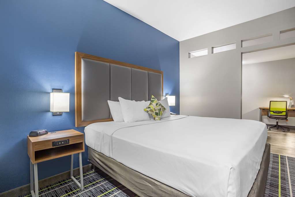 QUALITY INN AND SUITES LIVERMORE WI-guestroom-Guest Room,Suite,On-Site.jpg
