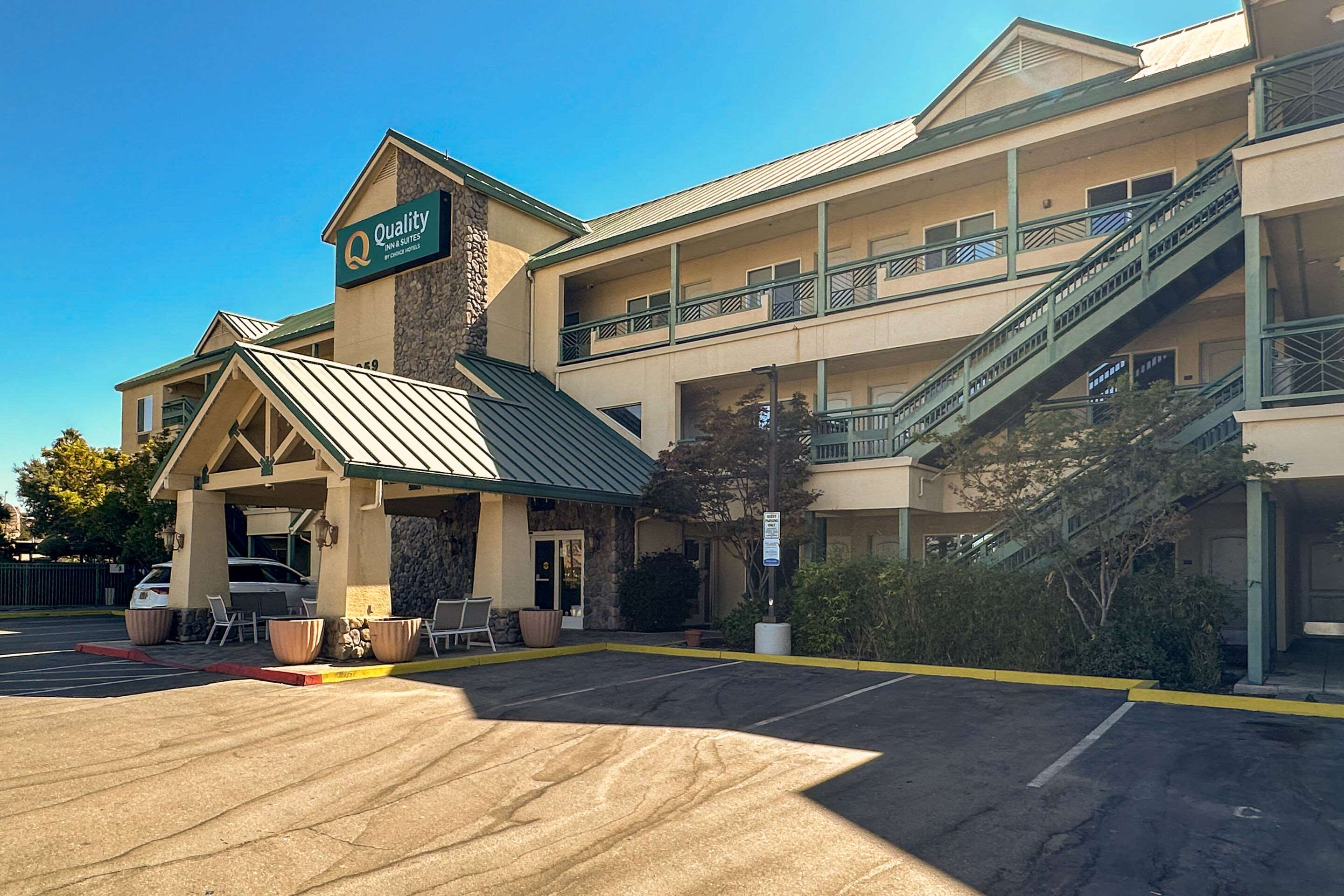 Hotel exterior | Quality Inn & Suites