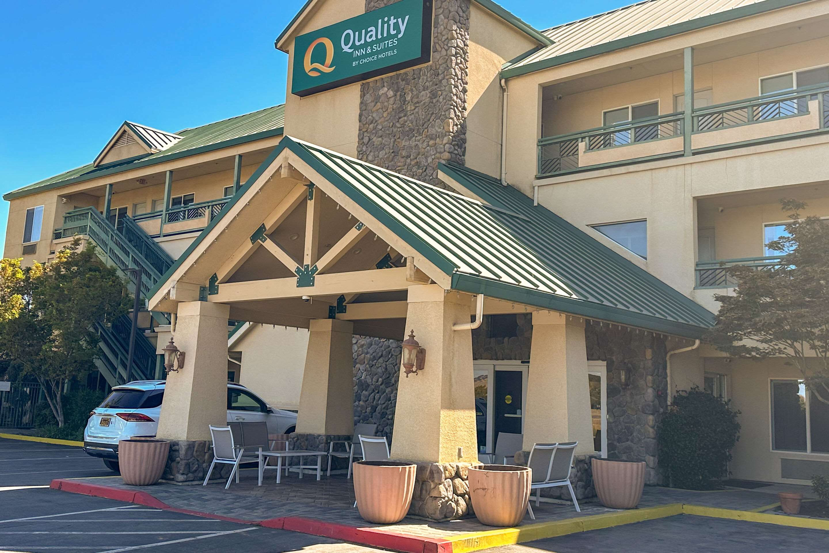 Hotel exterior | Quality Inn & Suites