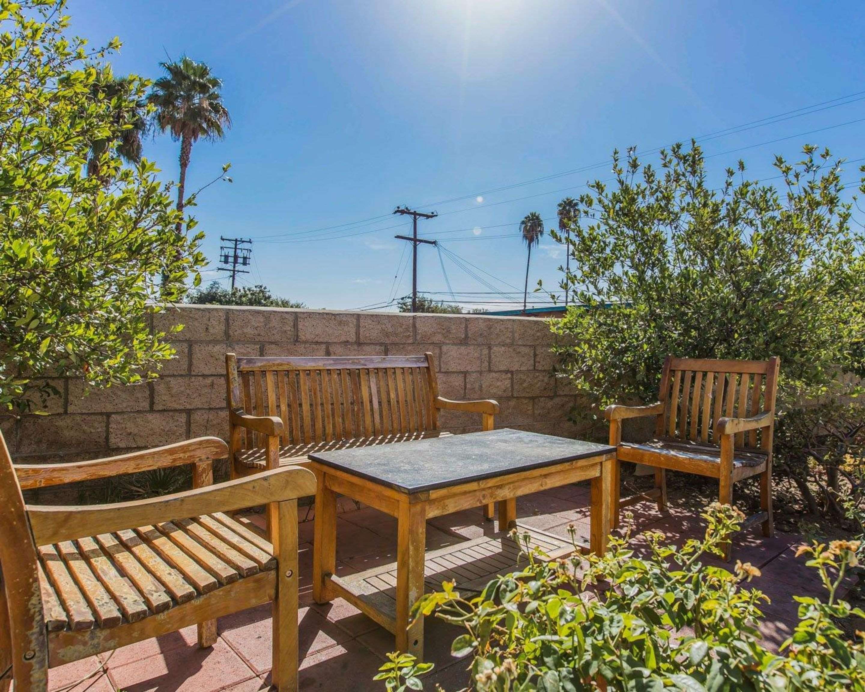 Picnic area | Quality Inn Rosemead - Los Angeles