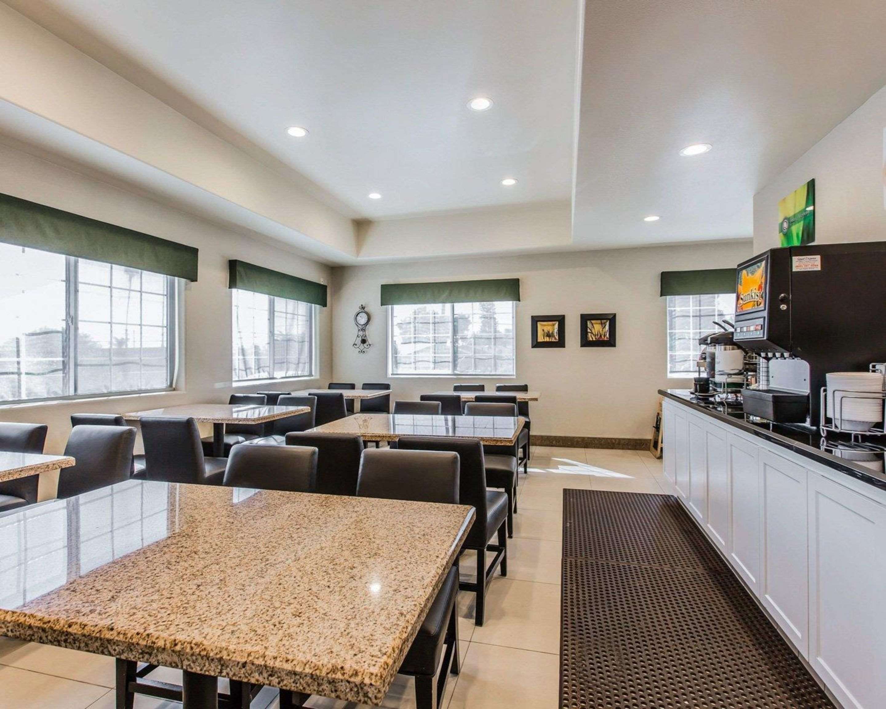 Breakfast area | Quality Inn Rosemead - Los Angeles