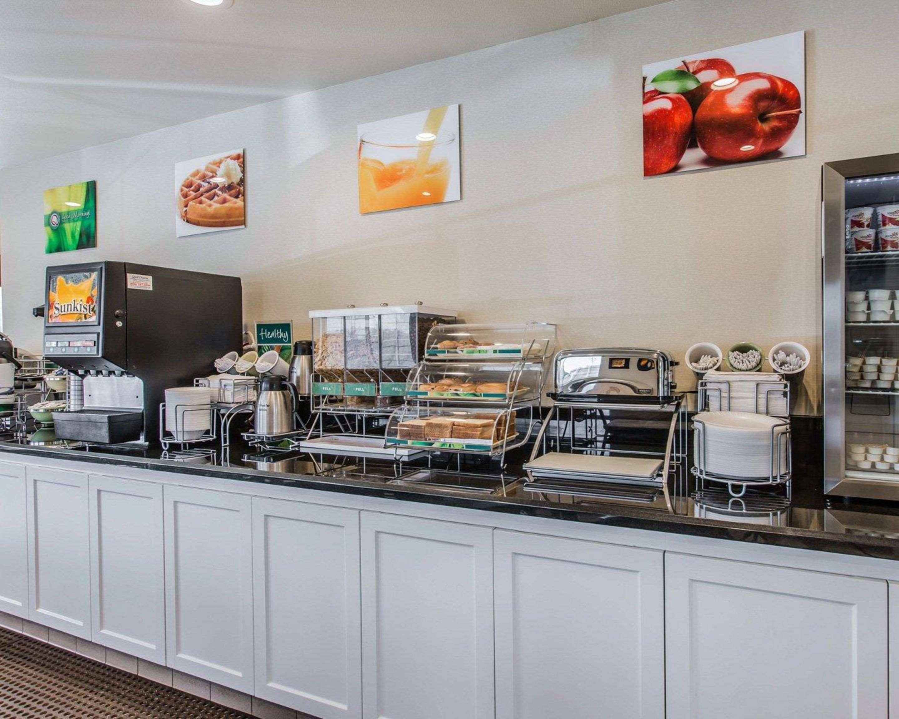 Breakfast area | Quality Inn Rosemead - Los Angeles