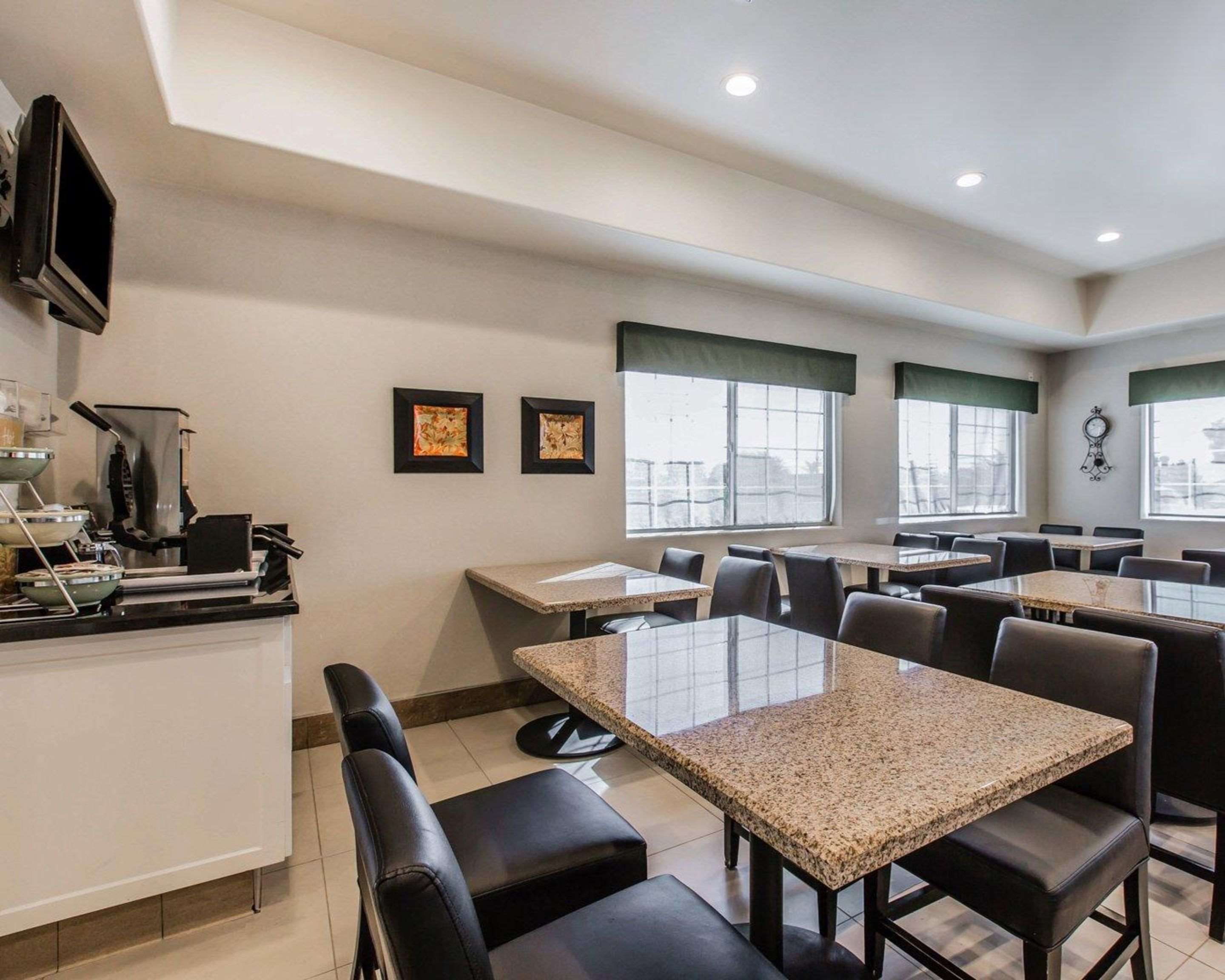 Breakfast area | Quality Inn Rosemead - Los Angeles