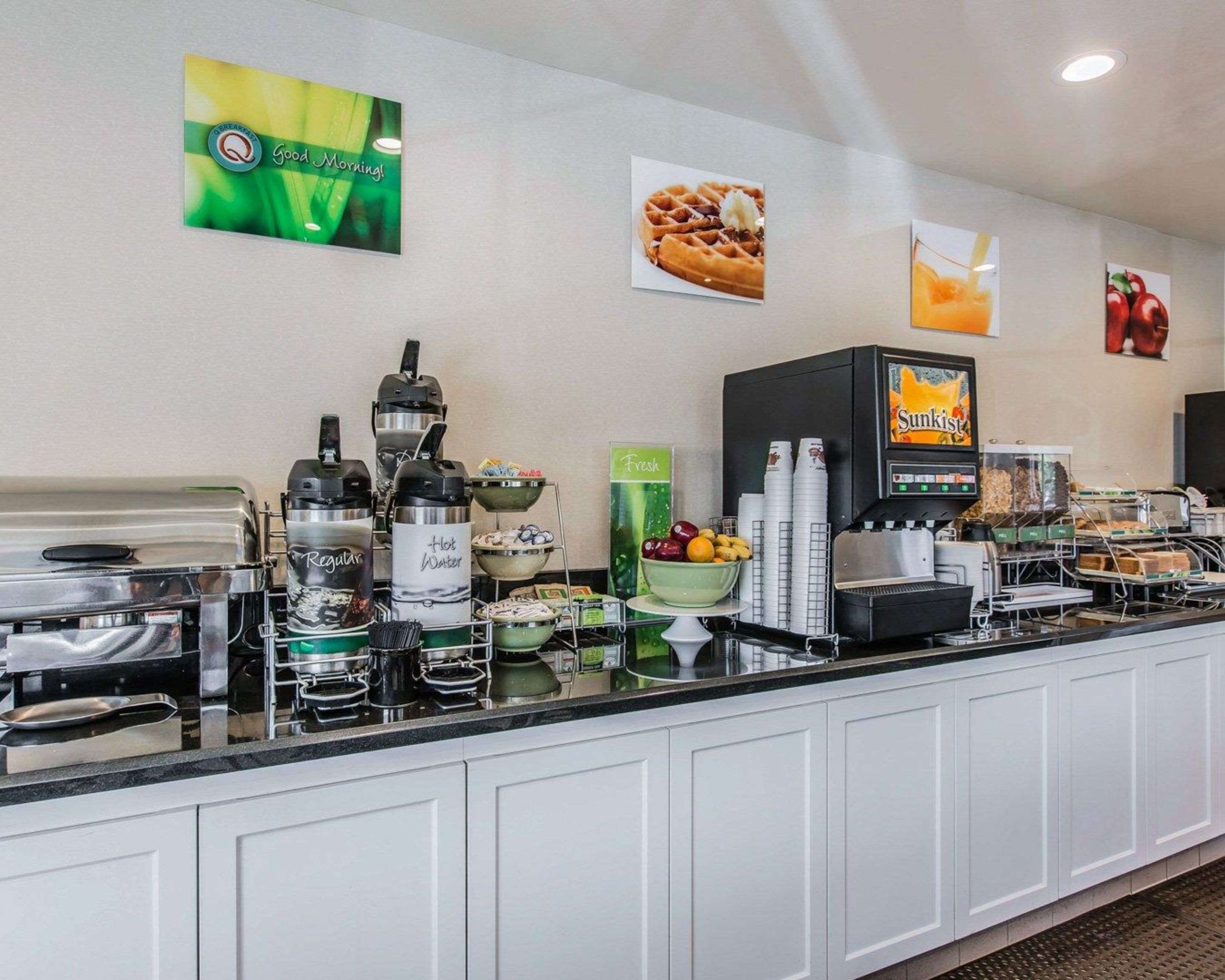 Breakfast area | Quality Inn Rosemead - Los Angeles