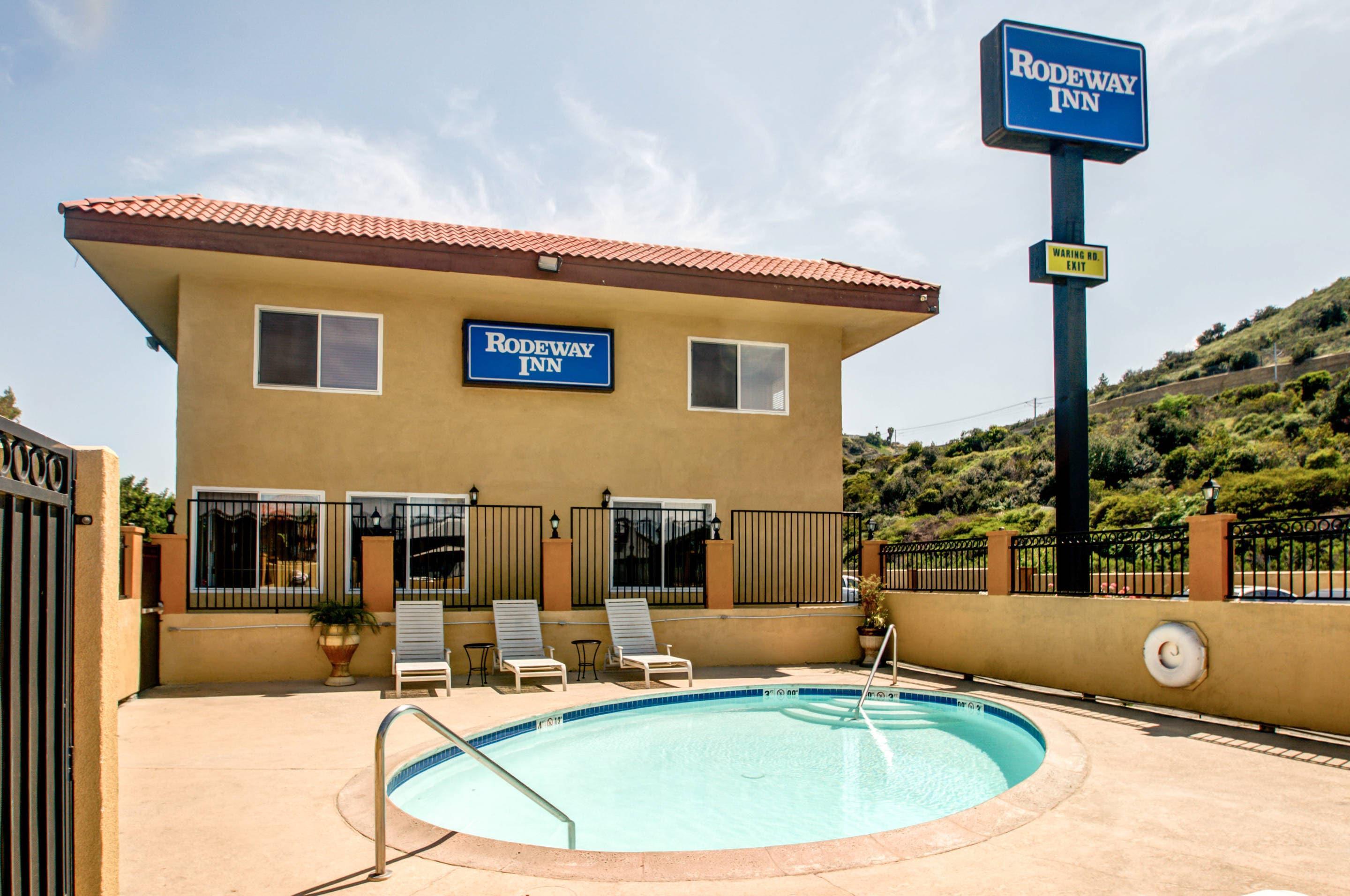 Outdoor pool | Rodeway Inn San Diego Mission Valley/SDSU