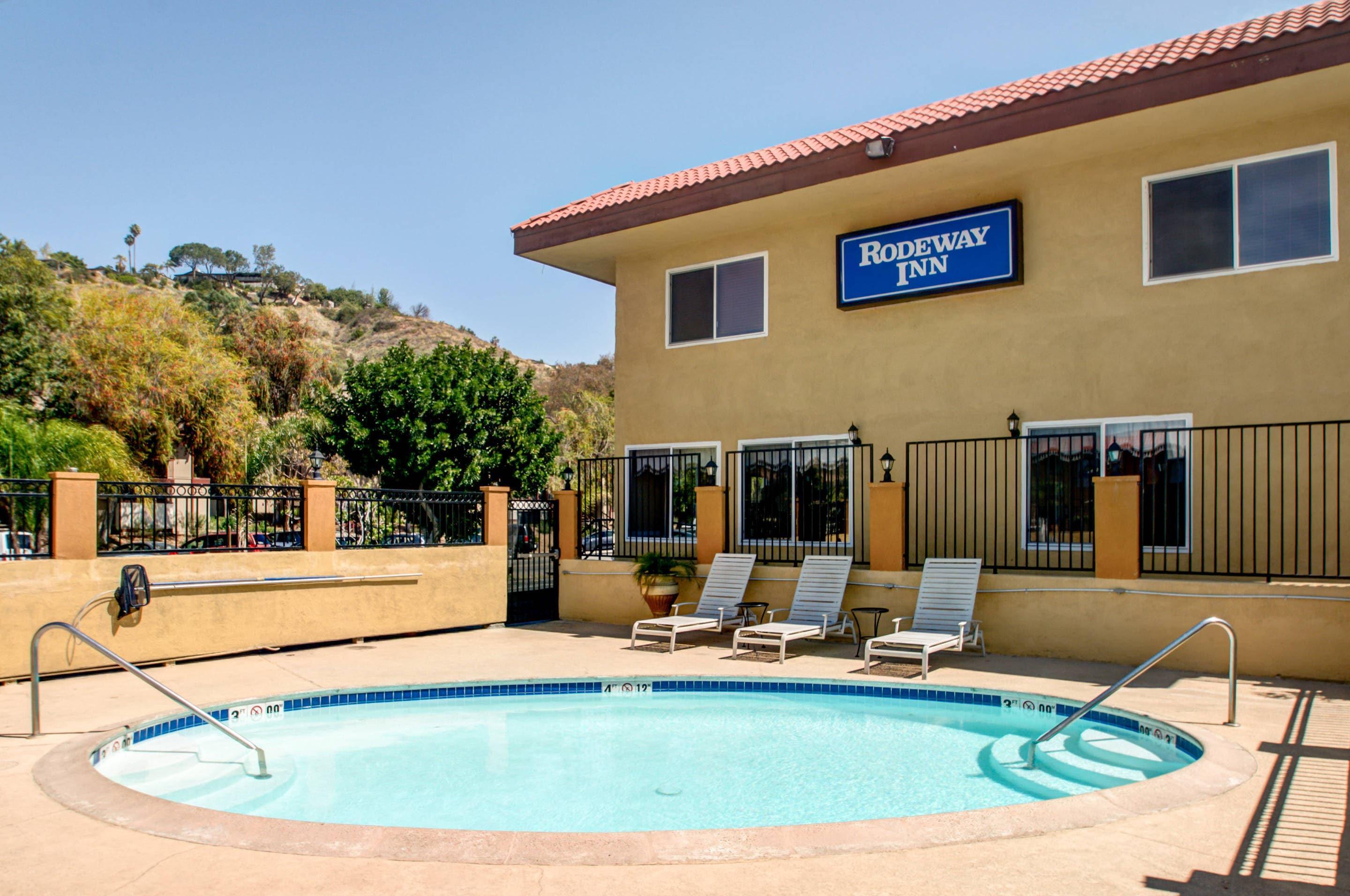 Outdoor pool | Rodeway Inn San Diego Mission Valley/SDSU